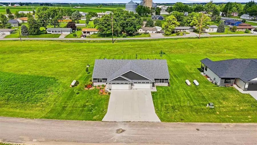 5025 Bluestem St SW, Kalona, IA 52247 - #2