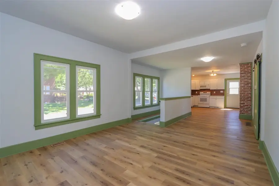 802 S Iowa, Washington, IA 52353 - #2
