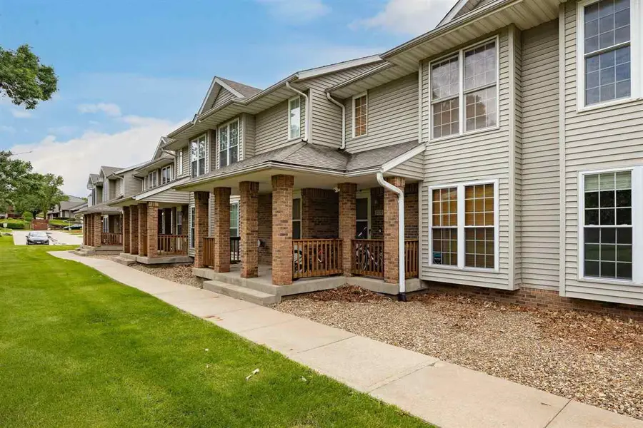 710 West Side Dr, Iowa City, IA 52246 - #2