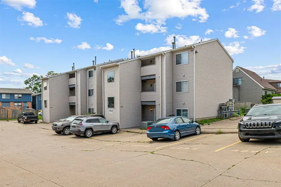 429 6th Ave, Coralville, IA 52241 - #3