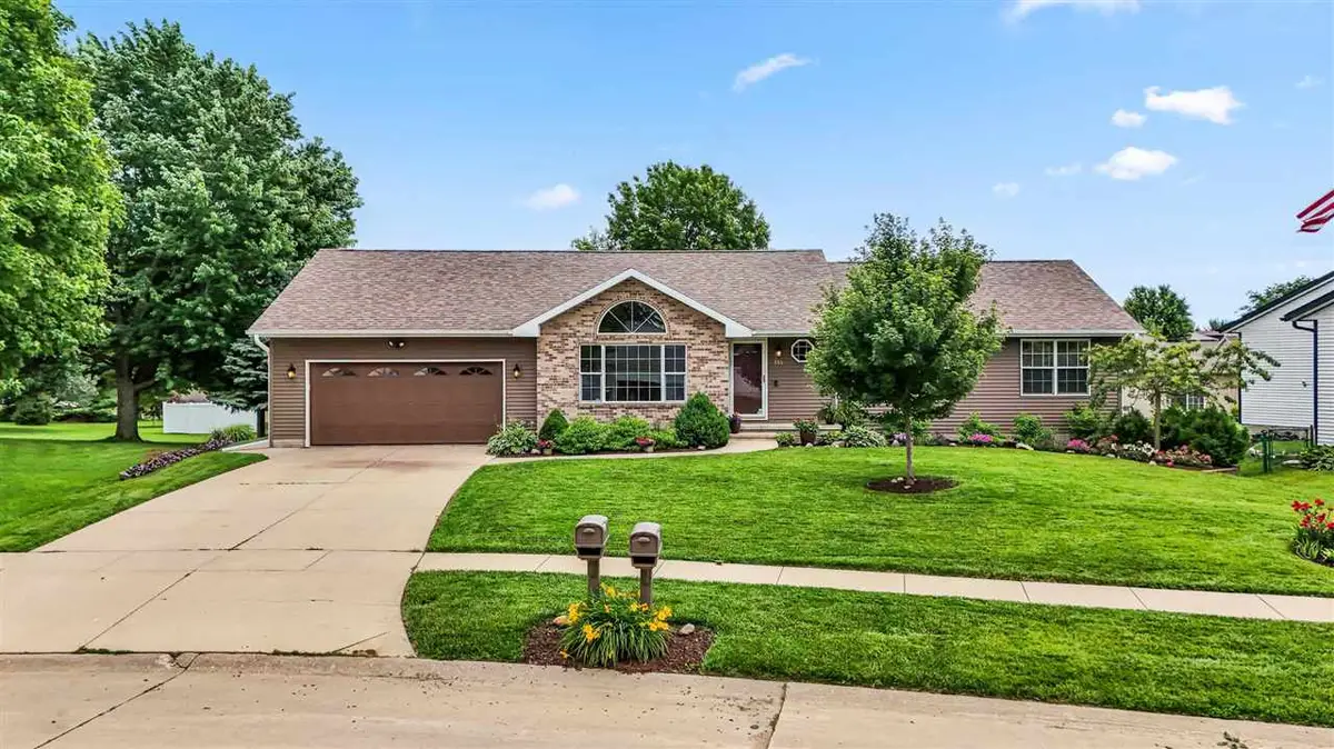 755 Deerfield Dr, Marion, IA 52302 - #1