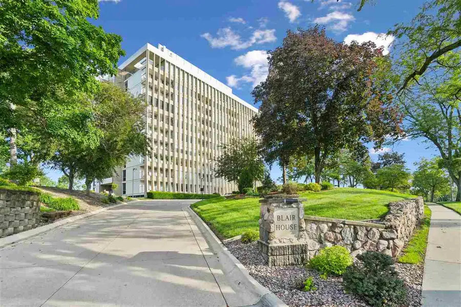 2222 1st Ave NE #503, Cedar Rapids, IA 52402 - #2
