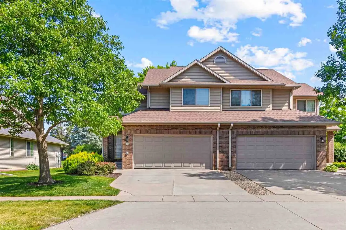 30 E Weston Dr, North Liberty, IA 52317 - #1