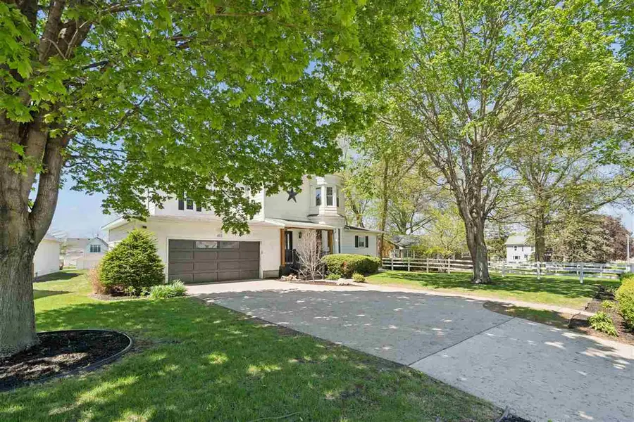 401 S Market St, Solon, IA 52333 - #2
