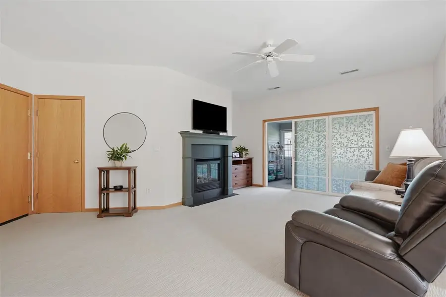49 Duck Creek Pl, Iowa City, IA 52246 - #3