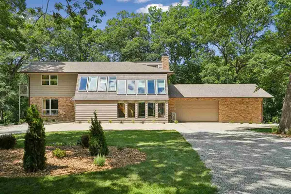 4408 NE Toad Rd, Iowa City, IA 52240