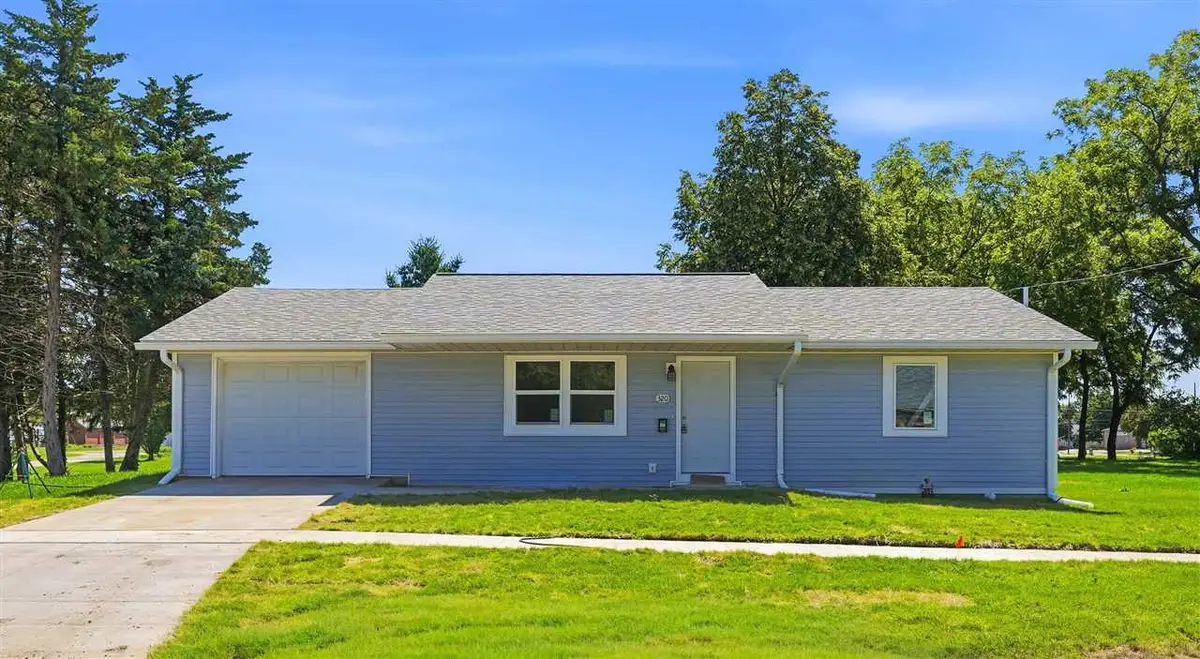 320 N C Ave, Washington, IA 52353 - #1
