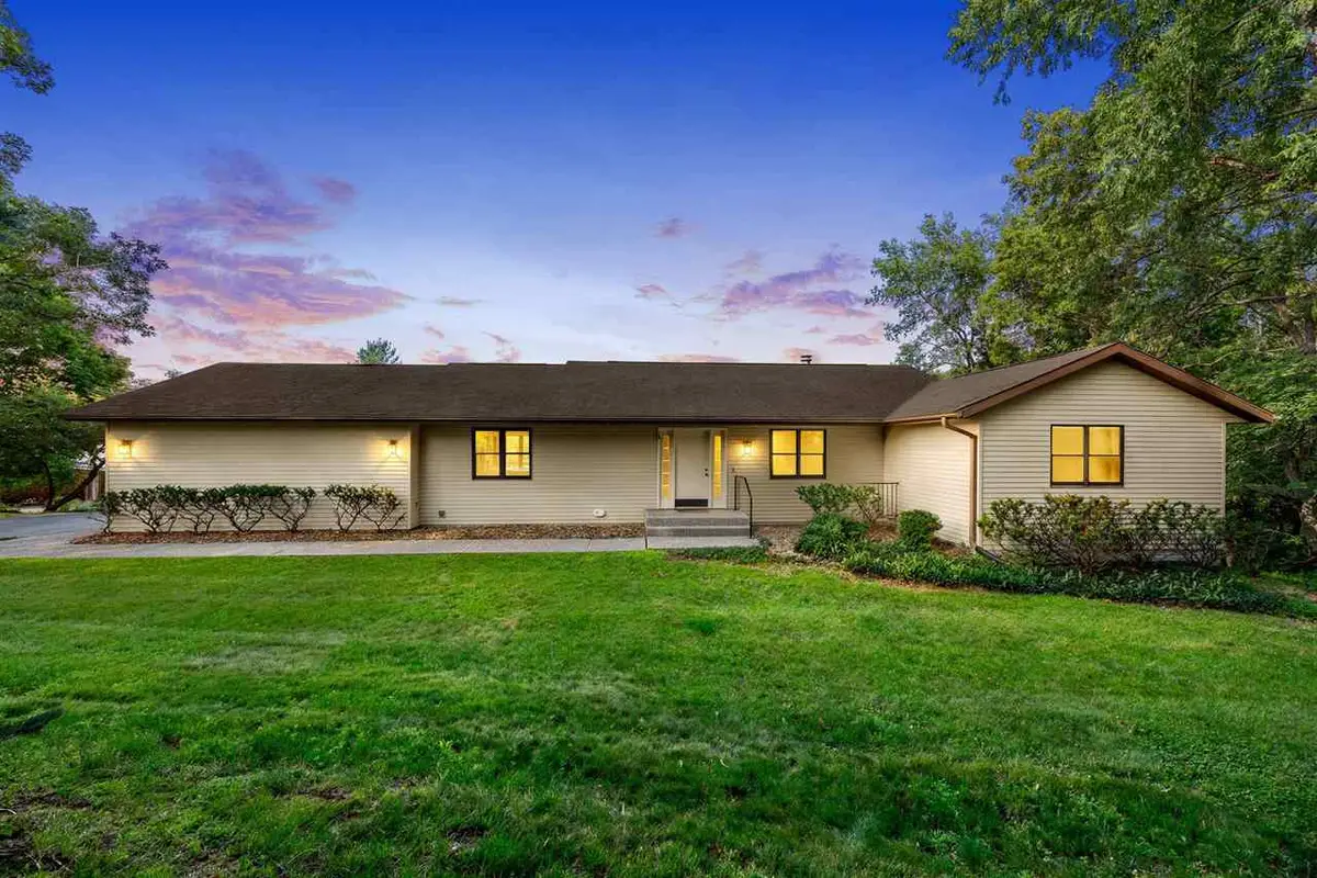 37 Lakeview Knl NE, Iowa City, IA 52240 - #1