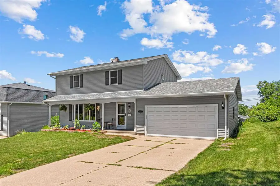 2620 Brookland Dr, Cedar Rapids, IA 52402 - #2