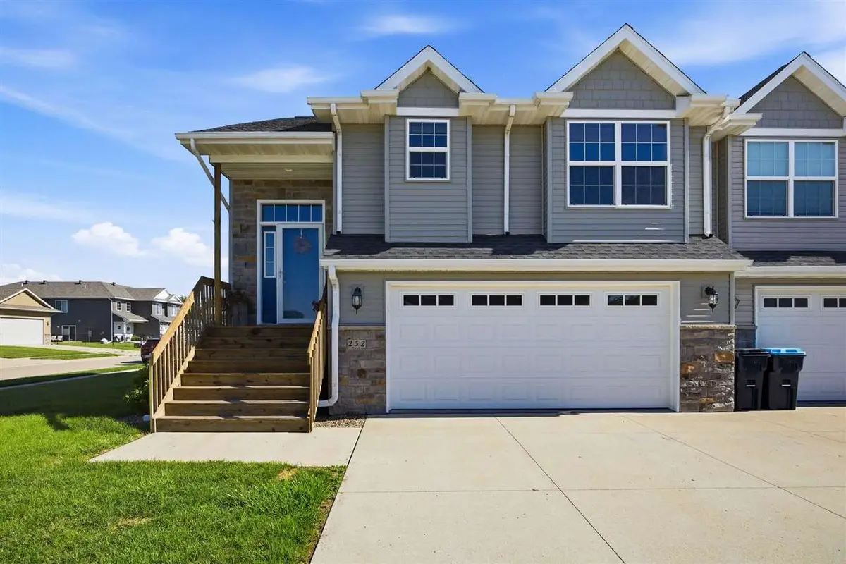 252 Sierra Park Dr, Hills, IA 52235 - #1