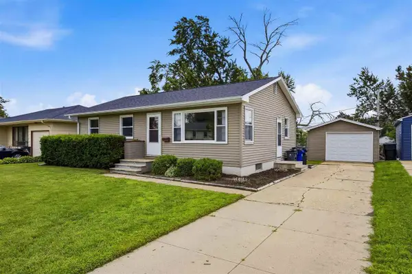 1621 47th St NE, Cedar Rapids, IA 52402