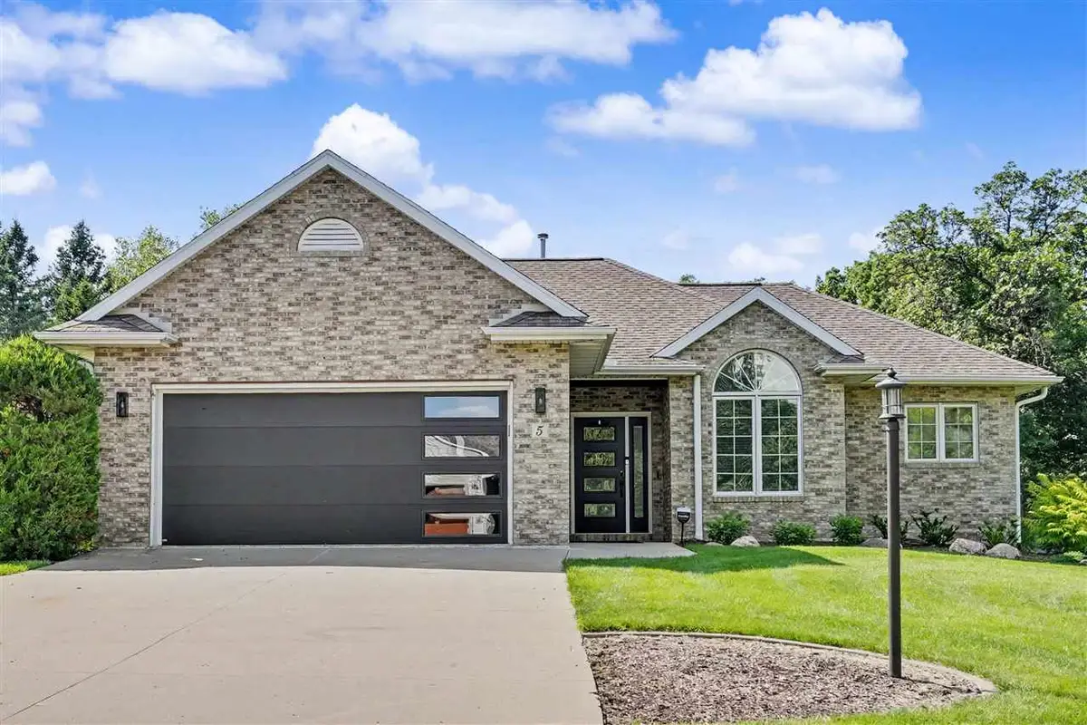 5 E Dovetail Pl, Coralville, IA 52241 - #1