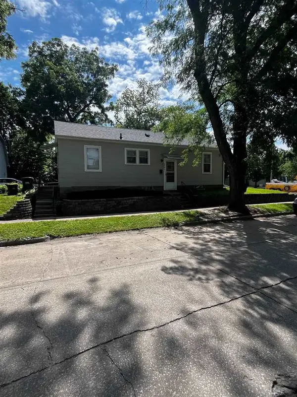1002 Rochester Ave, Iowa City, IA 52245