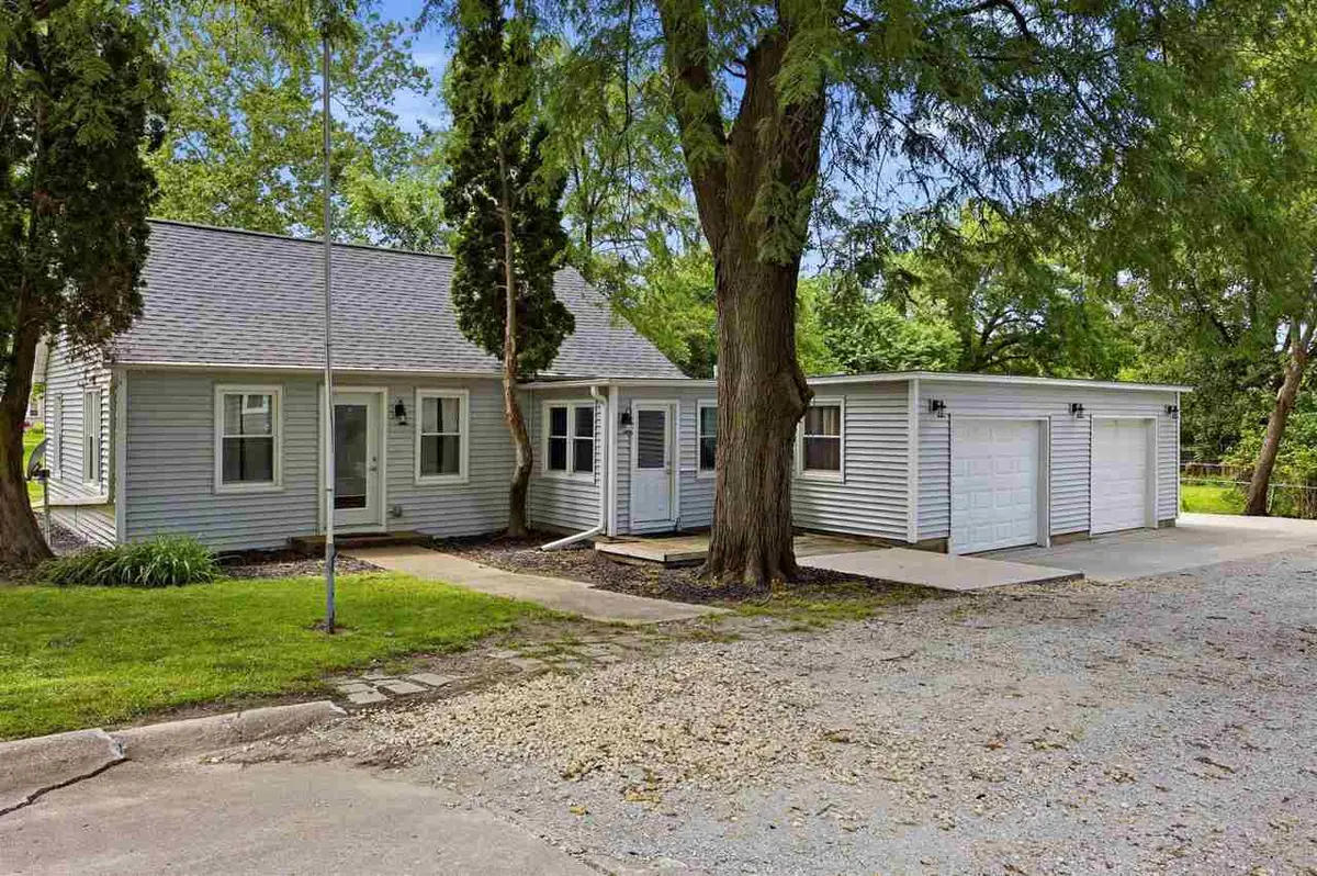 2112 F Street, Iowa City, IA 52245 - #1