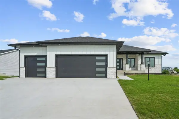 4177 Buckingham Ln, Iowa City, IA 52245