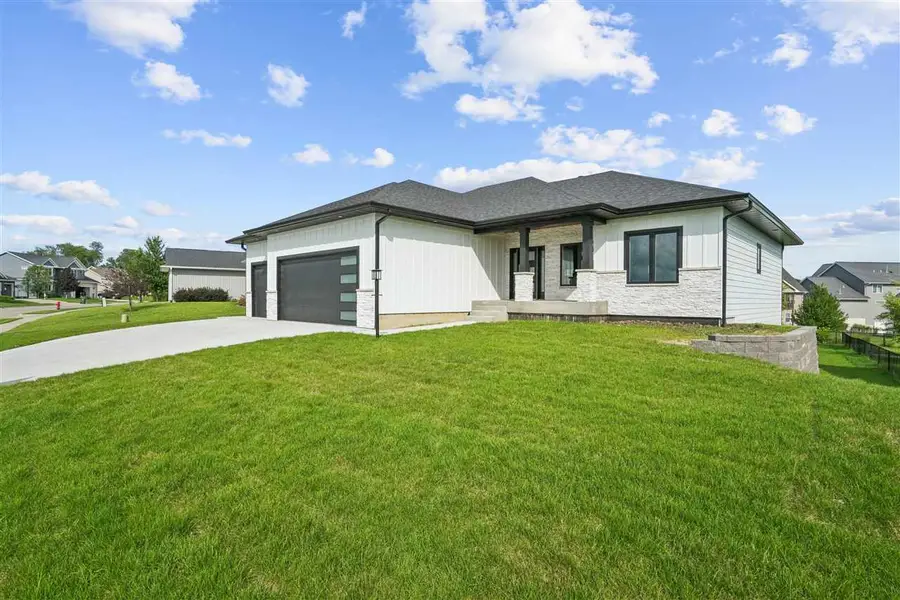 4177 Buckingham Ln, Iowa City, IA 52245 - #3