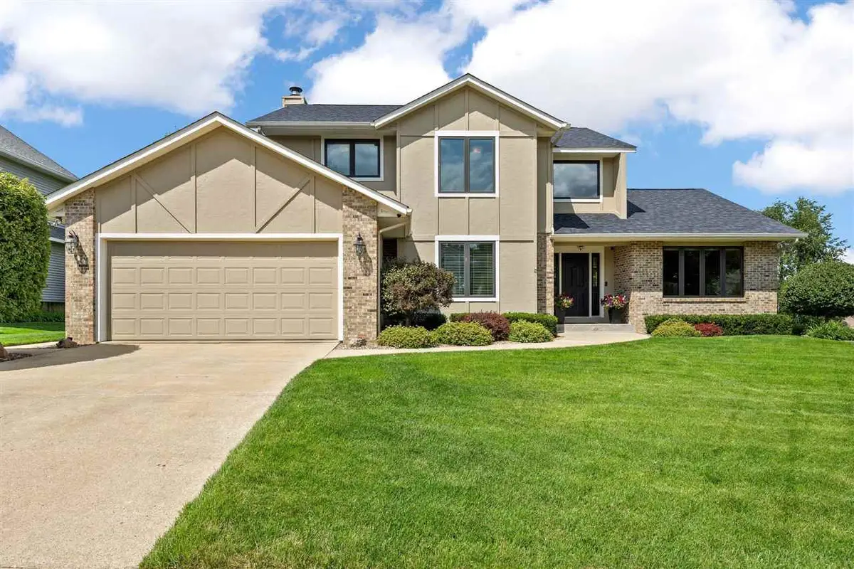 3120 Falcon Drive NE, Cedar Rapids, IA 52402 - #1