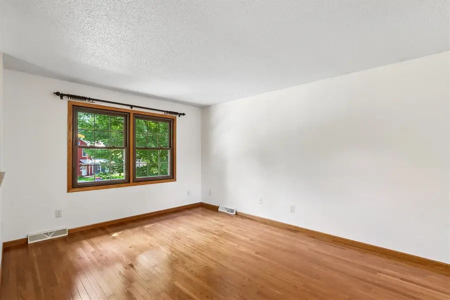 3044 Wayne Ave, Iowa City, IA 52240 - #3