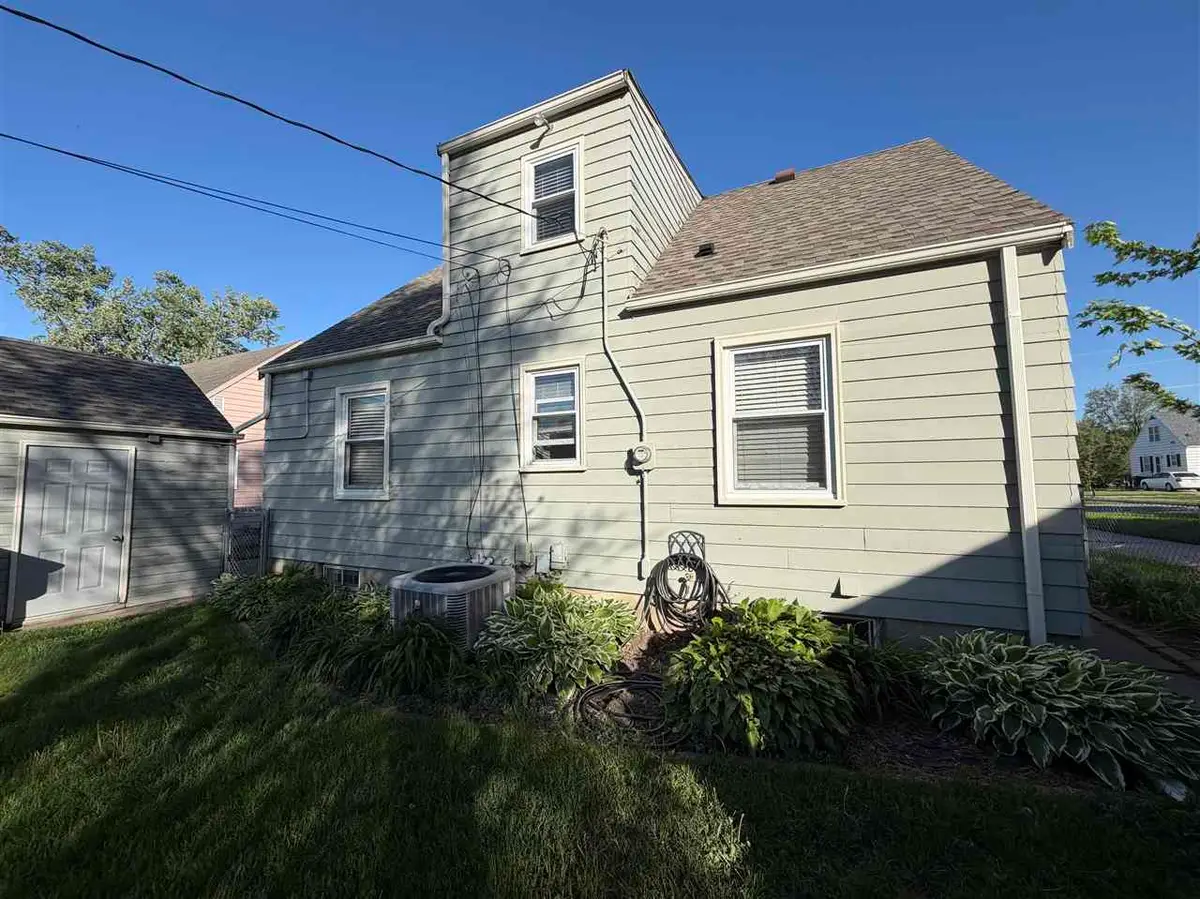 2012 Franklin Ave NE, Cedar Rapids, IA 52402 - #1