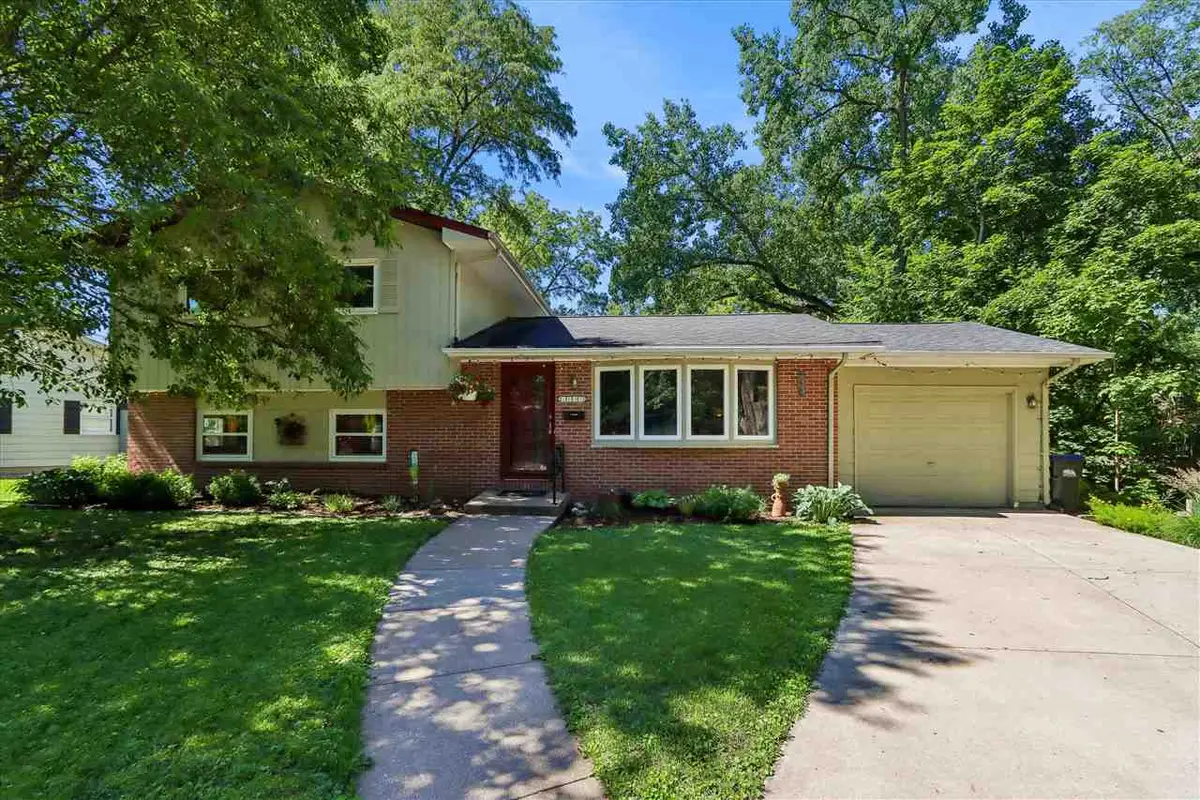 1429 Glendale Rd, Iowa City, IA 52245 - #1
