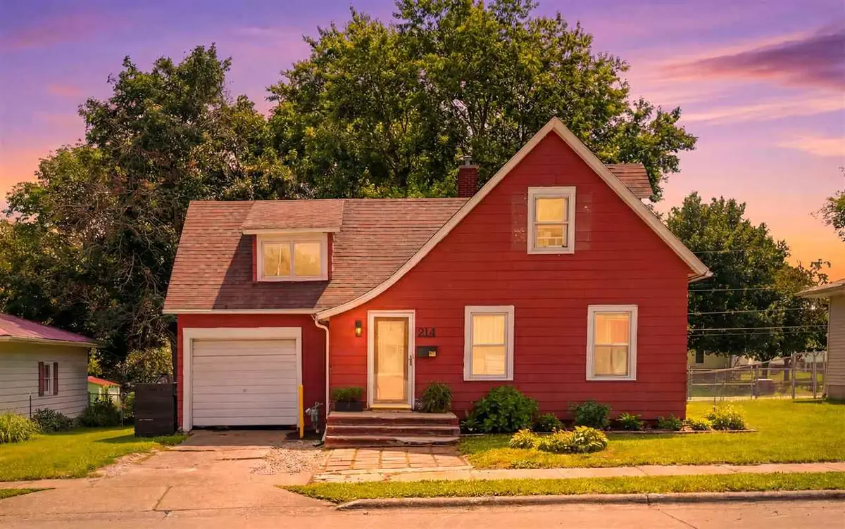914 S 2nd Ave, Washington, IA 52353 - #1