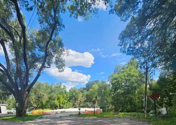 101 Highland Dr, Iowa City, IA 52246