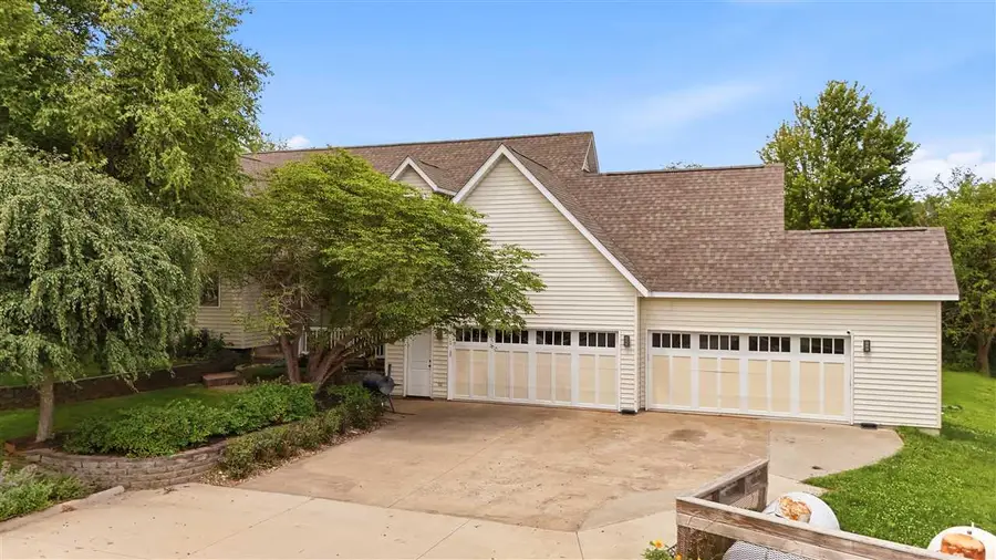 2484 Robbins Ct., Washington, IA 52353 - #3