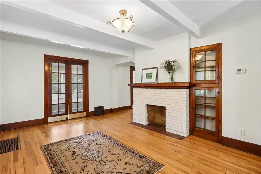 1323 Kirkwood Ave, Iowa City, IA 52240 - #2