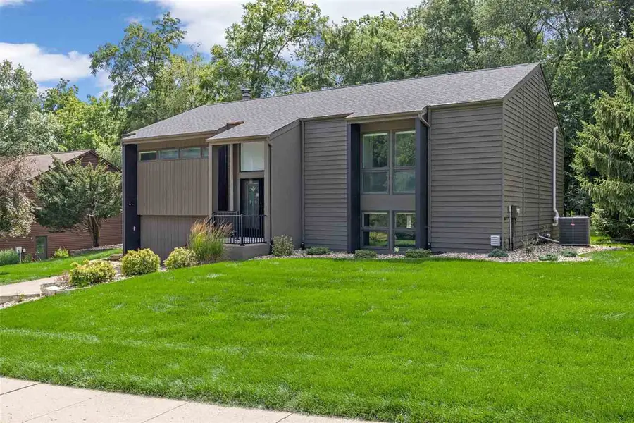 301 N 7th Ave, Iowa City, IA 52245 - #2