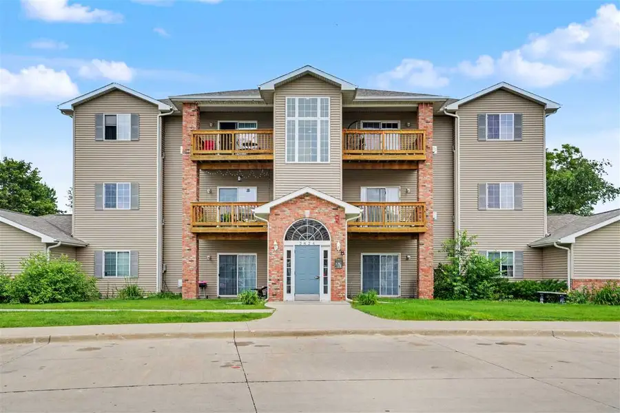 2824 Triple Crown Ln, Iowa City, IA 52340 - #2