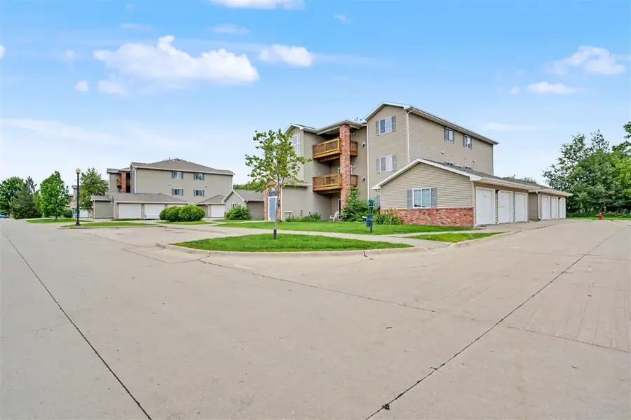2824 Triple Crown Ln, Iowa City, IA 52340 - #3