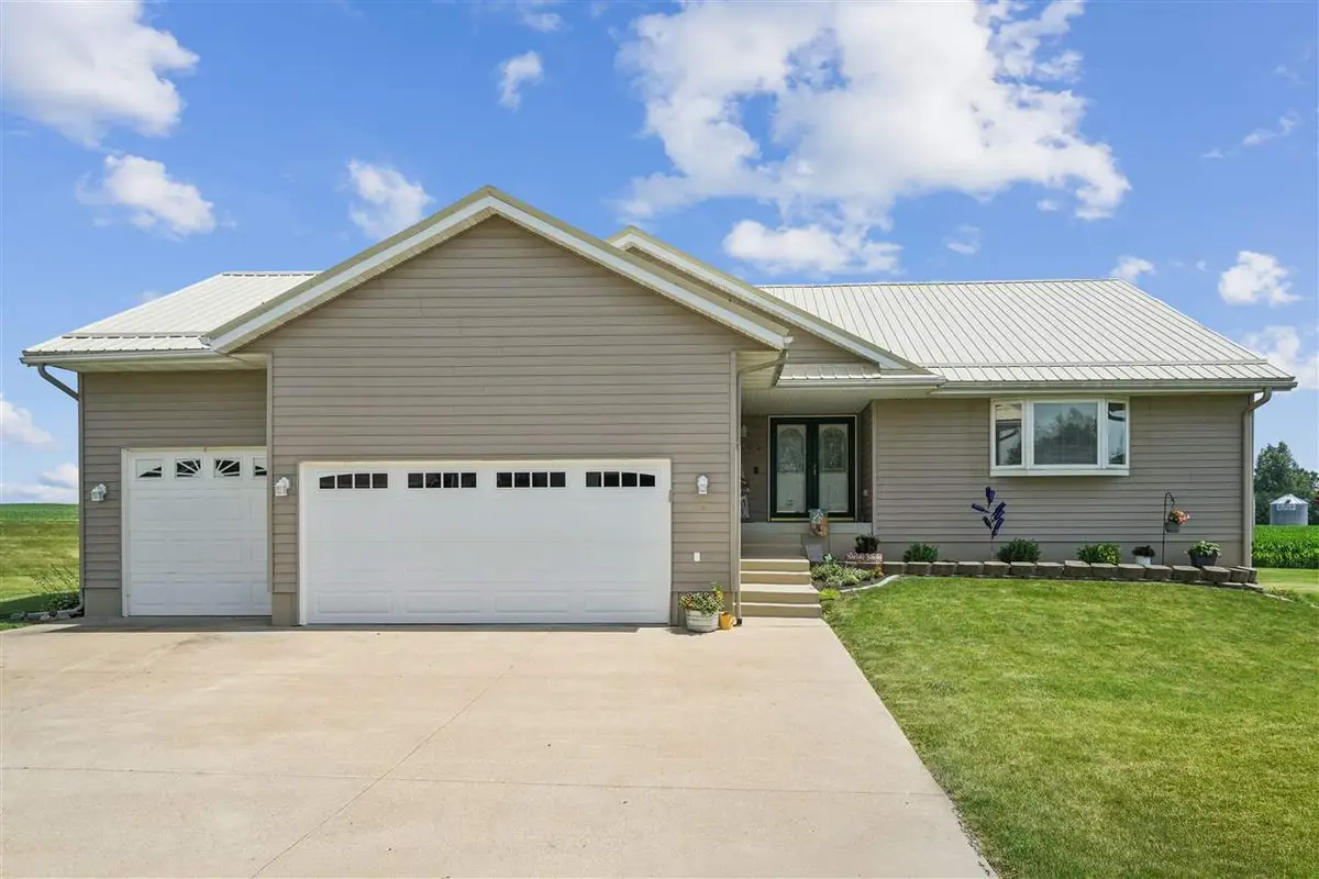 105 6th Ave W, Walford, IA 52351 - #1