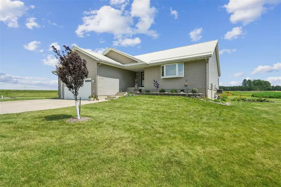 105 6th Ave W, Walford, IA 52351 - #2