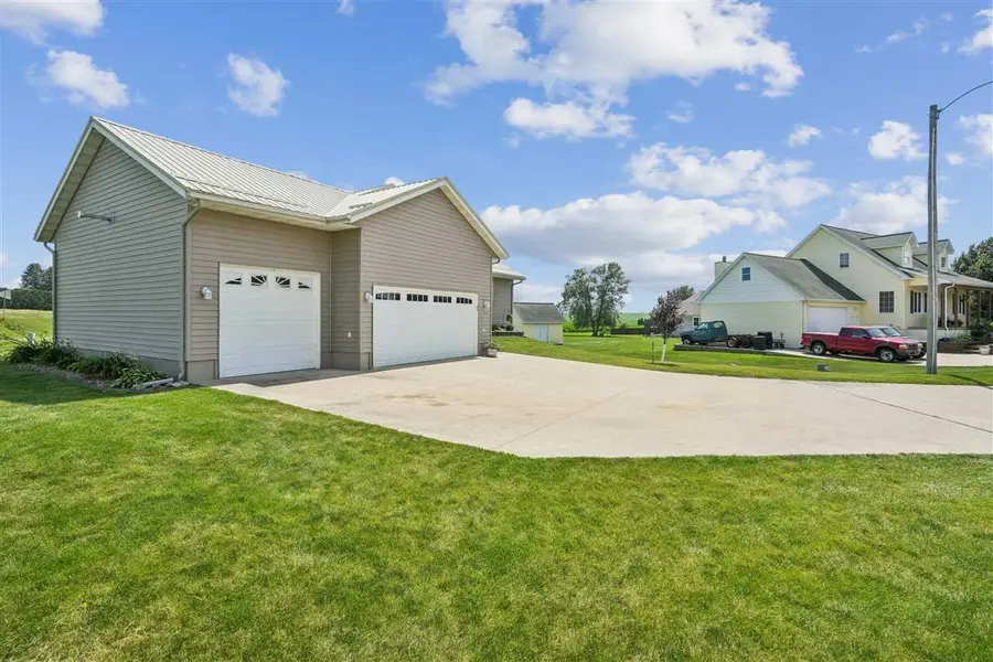 105 6th Ave W, Walford, IA 52351 - #3