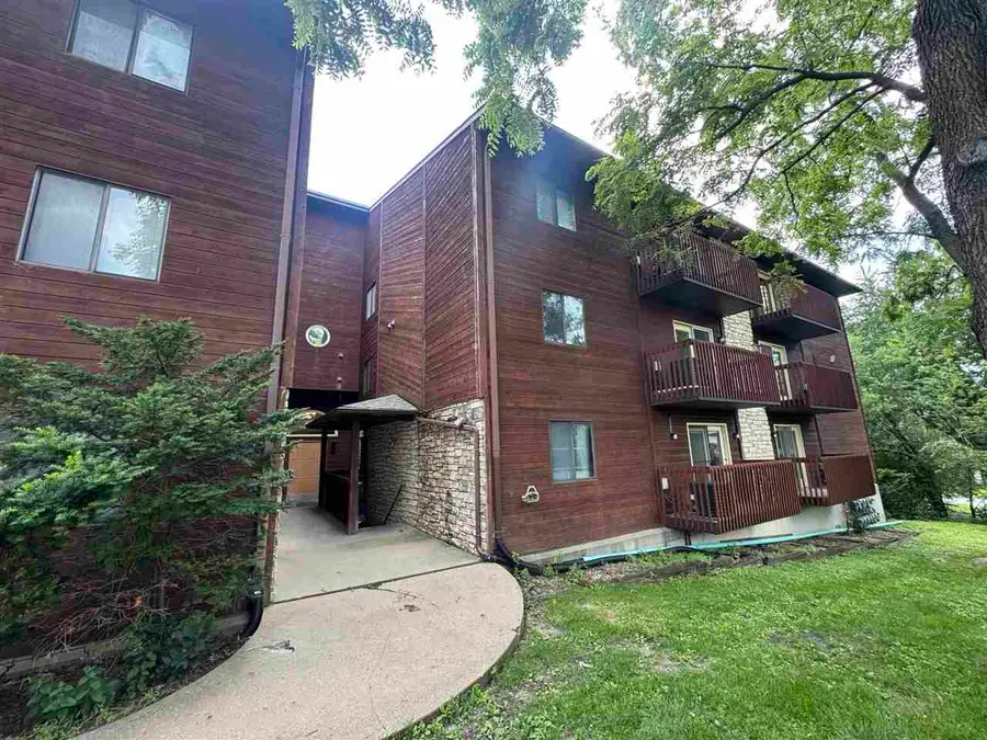 25 Lincoln Ave #13, Iowa City, IA 52246 - #2