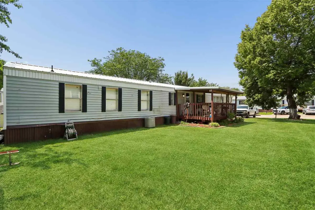 10 Erobi Ln, Iowa City, IA 52240 - #1