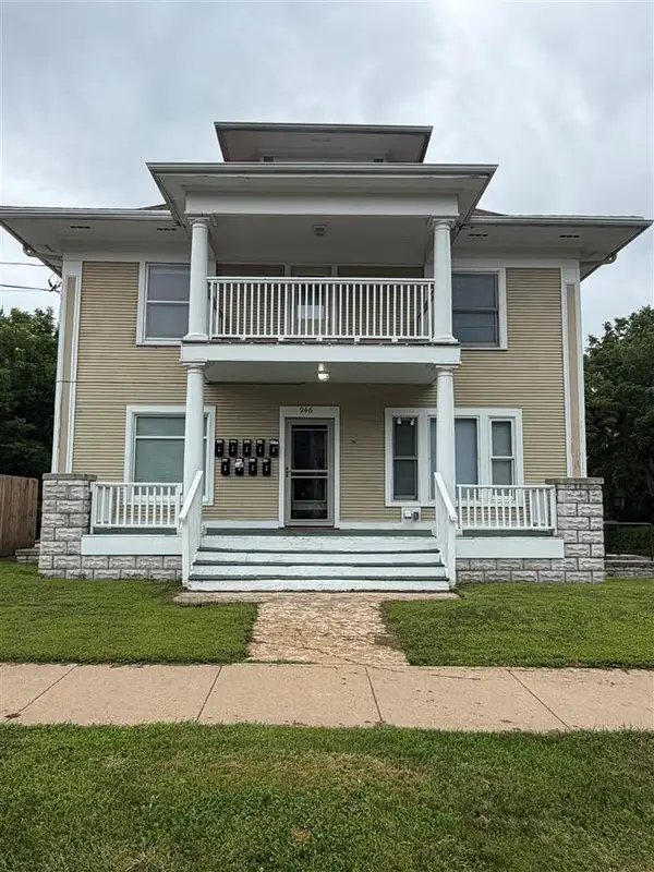 946 Iowa Ave, Iowa City, IA 52245