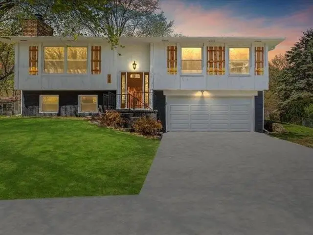 32 Gleason Dr, Iowa City, IA 52245 - #1