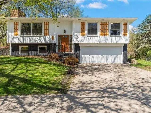 32 Gleason Dr, Iowa City, IA 52245 - #2