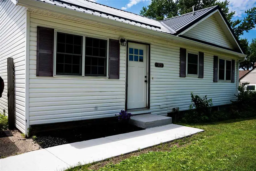 625 Freeseway Drive, Robins, IA 52328 - #2