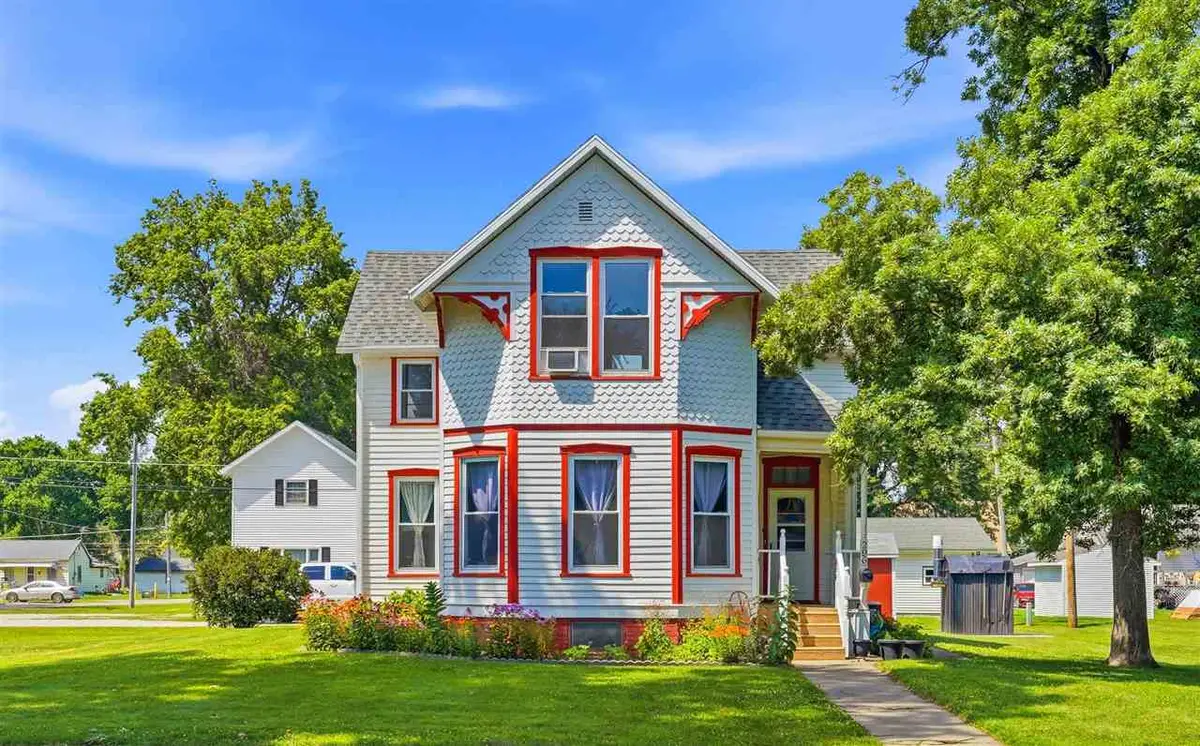 296 W Adams St, Marengo, IA 52301 - #1