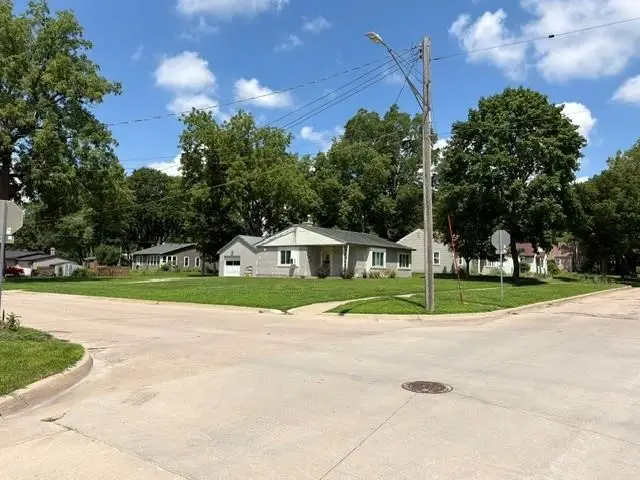 627 3rd Avenue, Iowa City, IA 52240 - #1