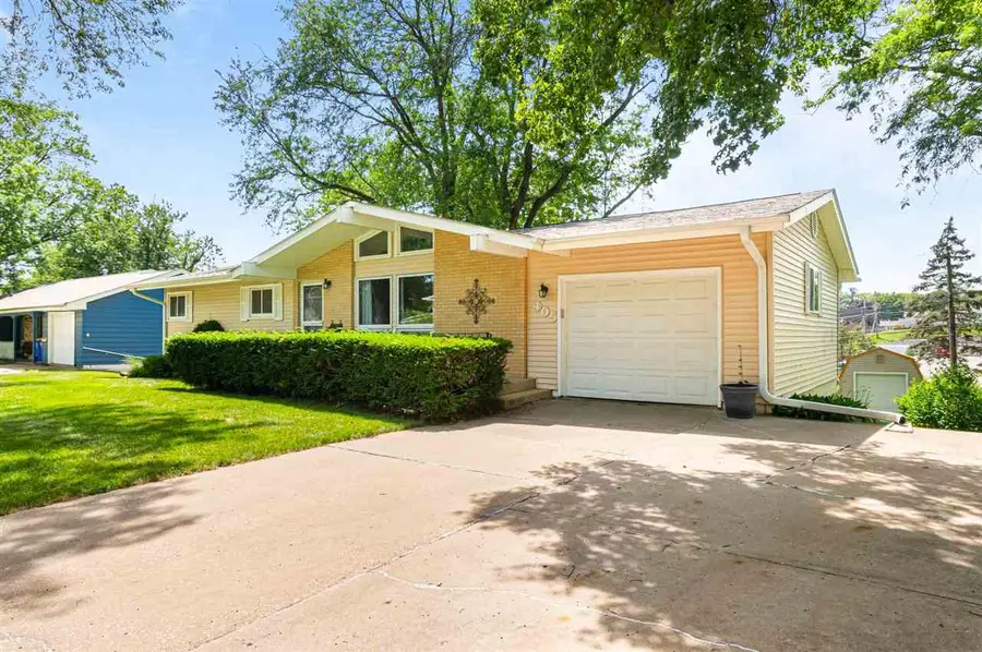 405 Koser Ave, Iowa City, IA 52246 - #2