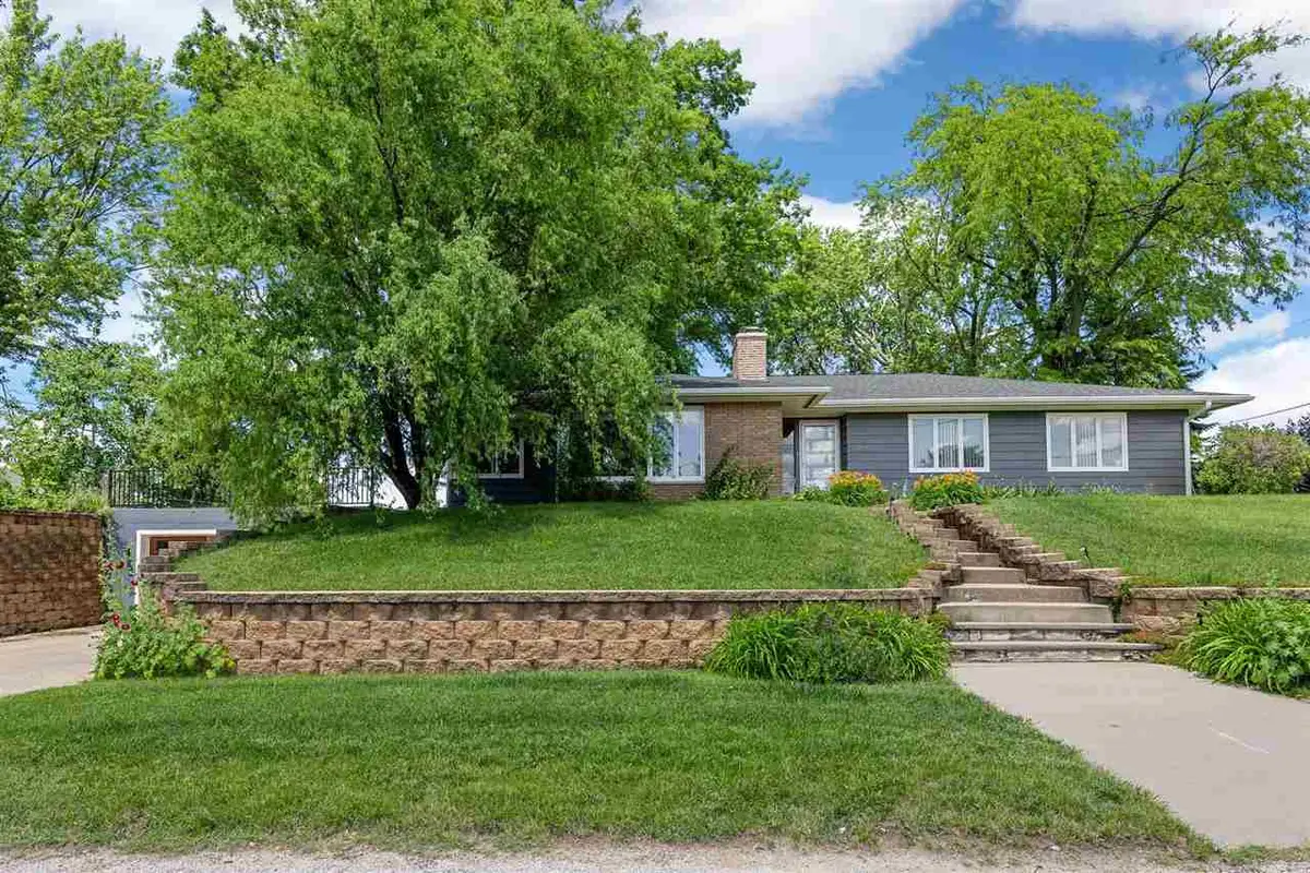 2600 Maple Drive NW, Cedar Rapids, IA 52405 - #1