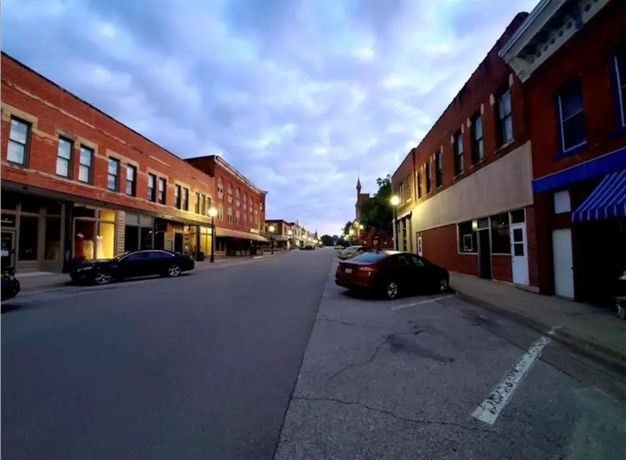 117 S Main St, Elkader, IA 52043 - #2