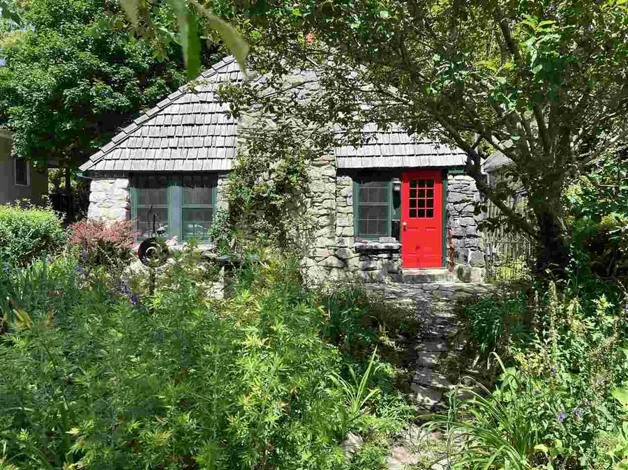 1322 Muscatine Ave, Iowa City, IA 52240 - #2