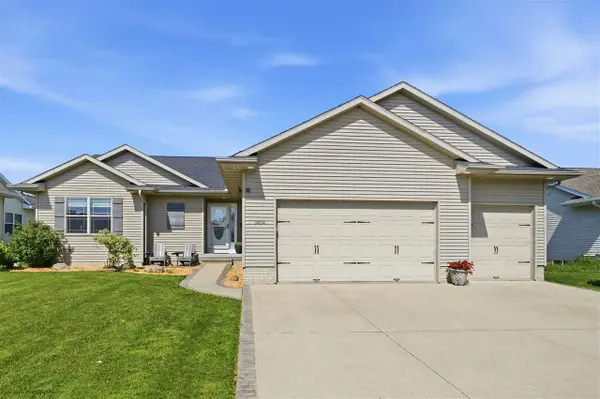 3404 Royal Dr SW, Cedar Rapids, IA 52404