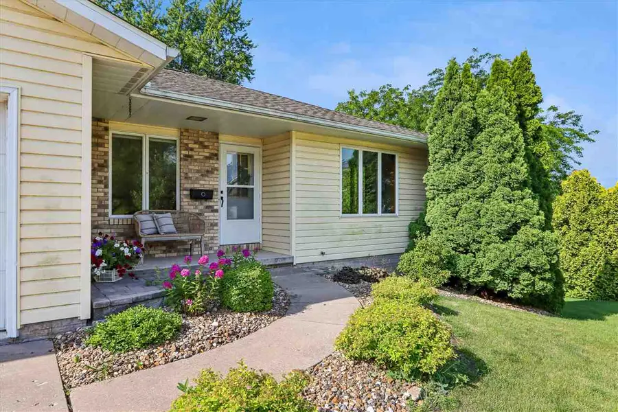 1020 Chatham Drive, Williamsburg, IA 52361 - #2
