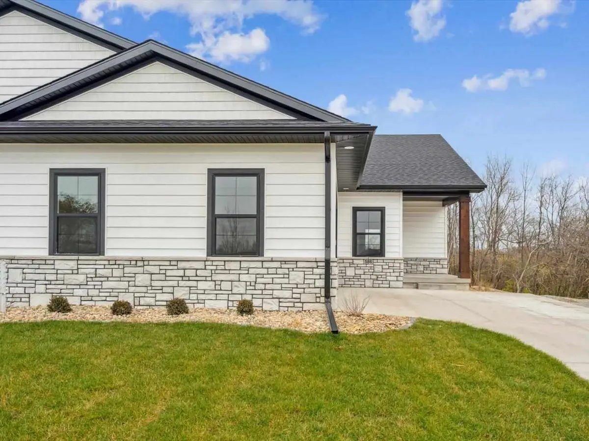 586 Maclan Cir, Iowa City, IA 52246 - #1