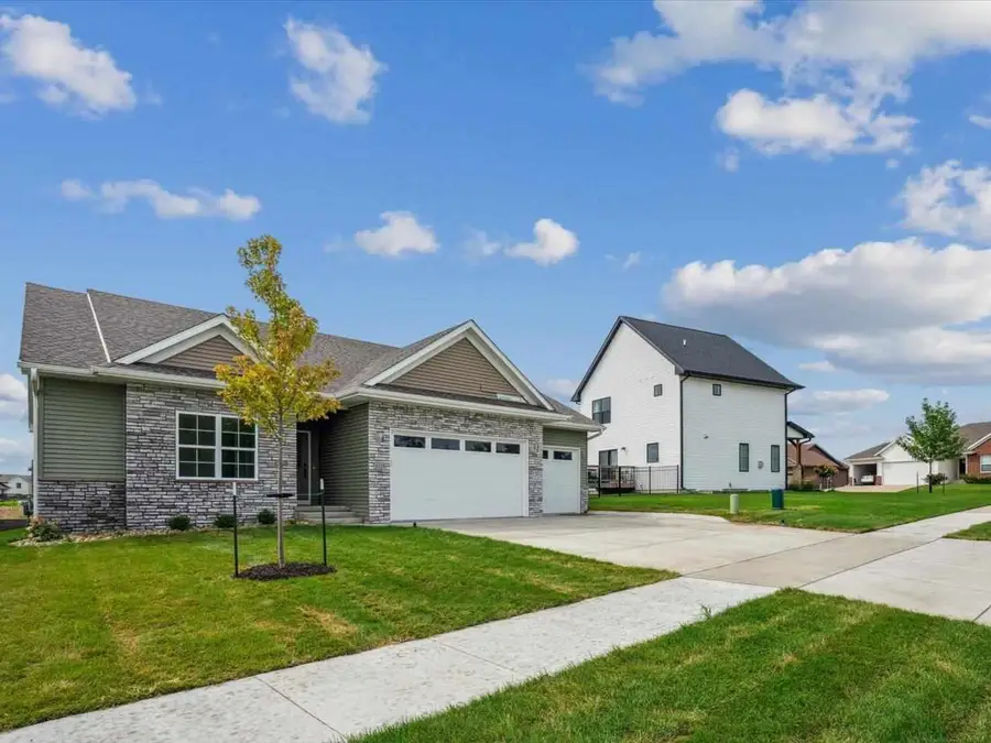 1223 Covered Wagon Dr, Iowa City, IA 52240 - #2